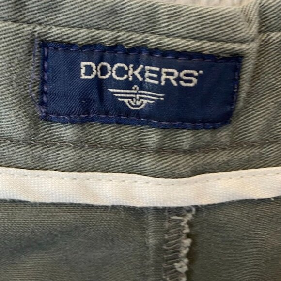 Dockers Men's Pants Size 35x26 Chino Classic Pleated Straight Leg Casual Green - Picture 6 of 10